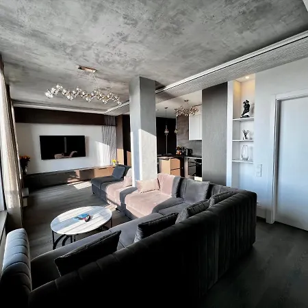 Jonas Hill Skyview Lägenhet *