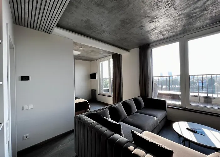 Jonas Hill Skyview Κλαϊπέντα