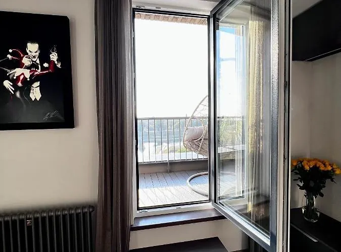 Jonas Hill Skyview *