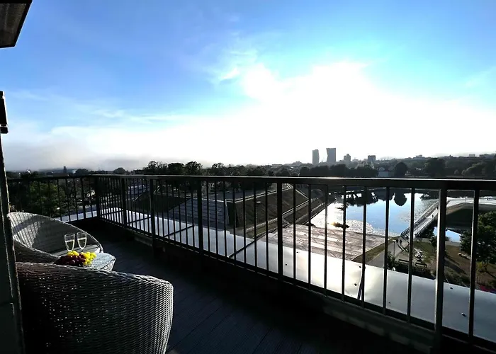 Jonas Hill Skyview Κλαϊπέντα